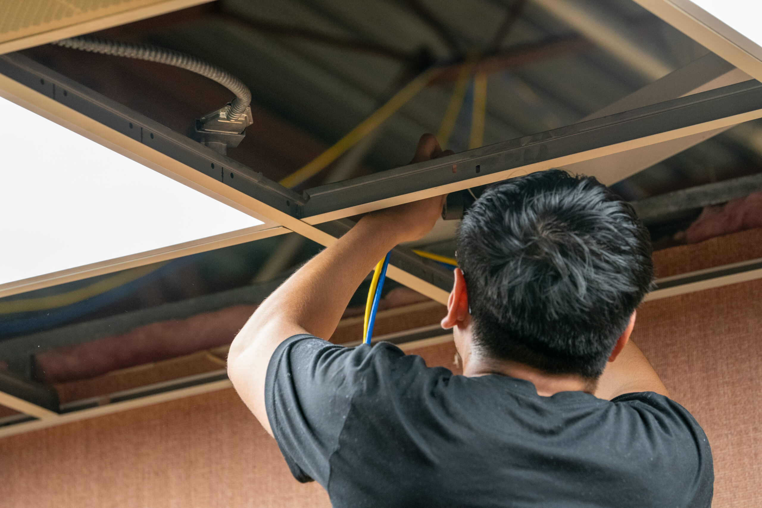 DC3 Electrical Students